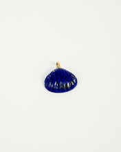 Load image into Gallery viewer, CARVED SHELL PENDANT
